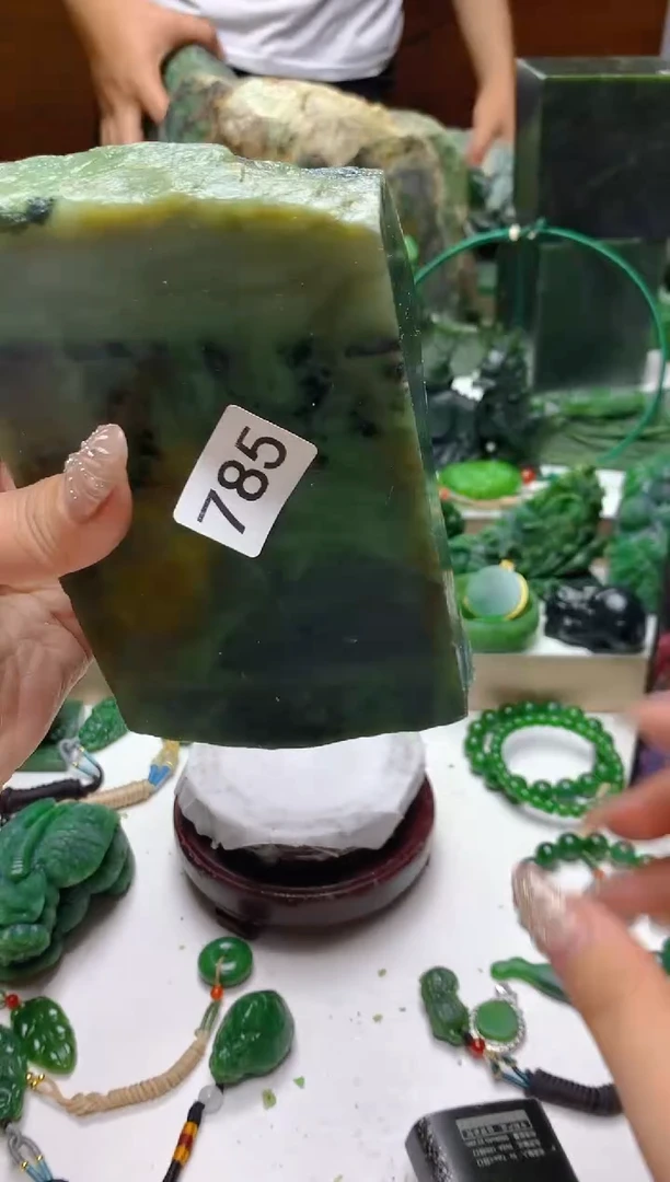 未镶嵌和田玉（碧玉）珠宝半成品1