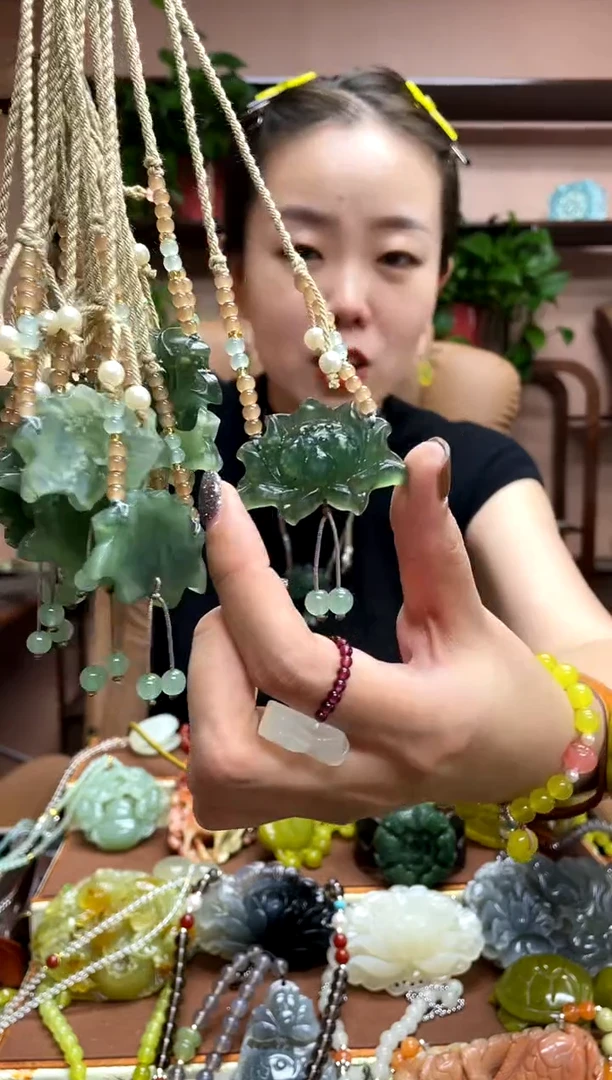未镶嵌岫玉吊坠多样性发货发其中之一