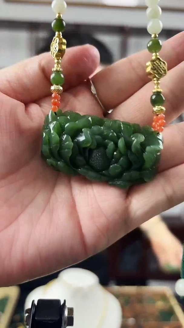 颈饰未镶嵌和田玉花