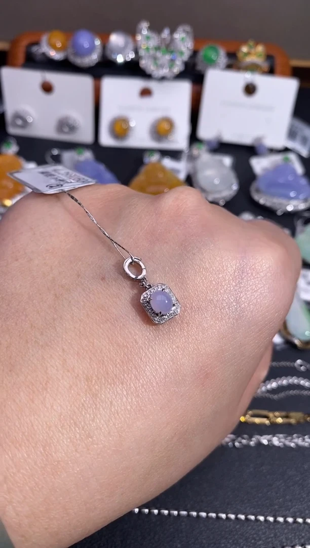 【闪购商品】翡翠颈饰18K金镶嵌吊坠