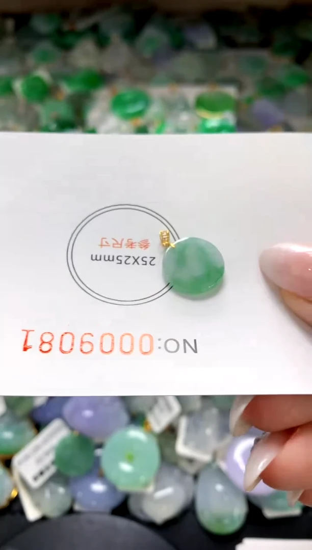 颈饰18K金镶嵌翡翠1111111111111111