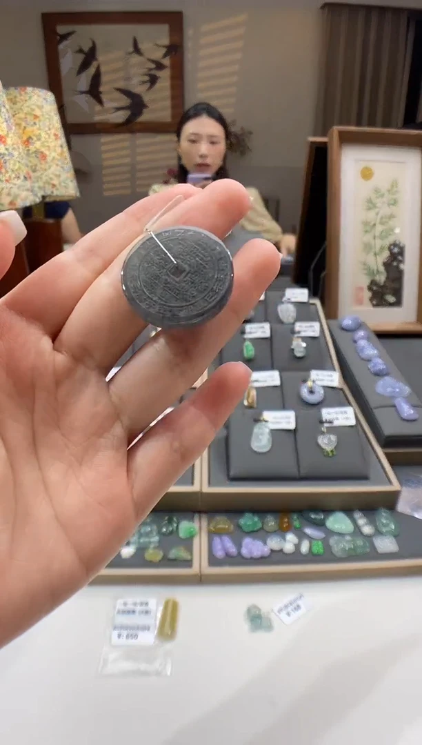 翡翠未镶嵌颈饰圆牌