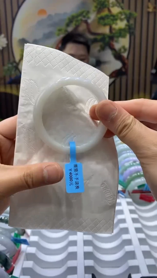 翡翠手镯未镶嵌多人05116