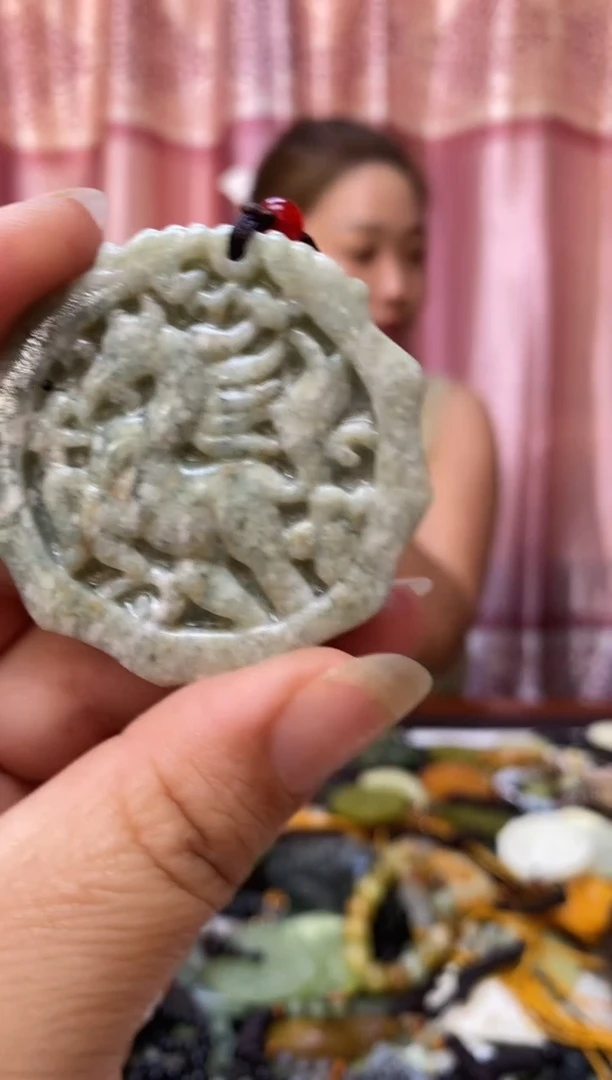 岫玉未镶嵌吊坠