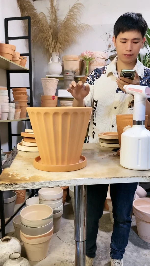 23*21红陶甜筒盆 1盆1托