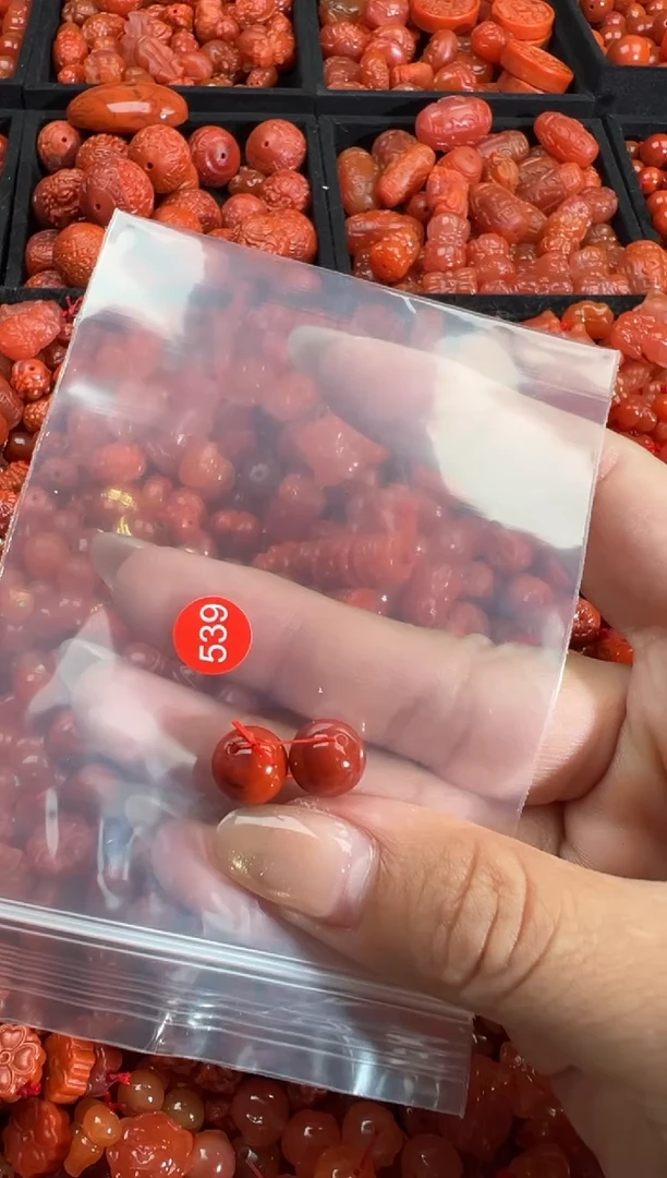 南红玛瑙未镶嵌颈饰1