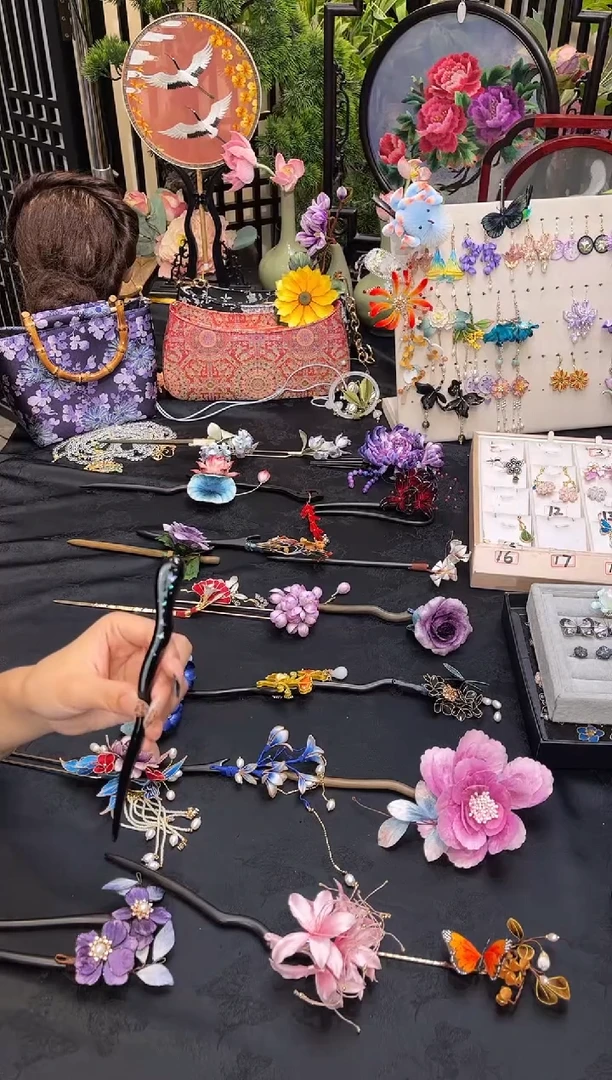 织绣一****靖非遗手工苏绣饰品