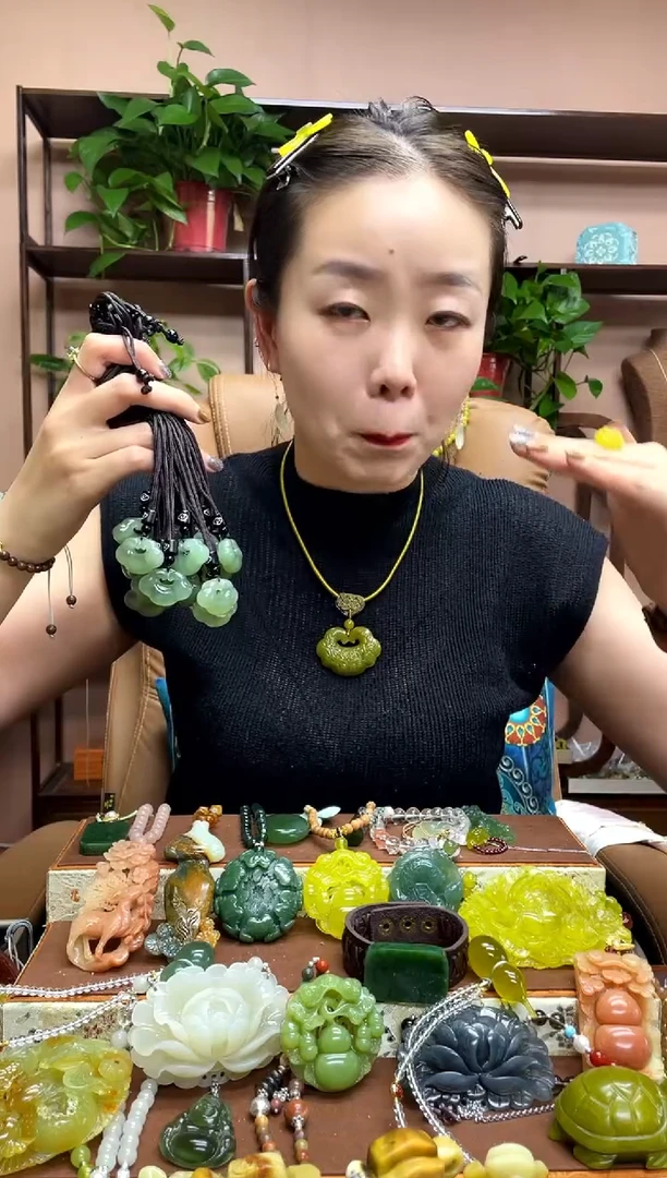 未镶嵌岫玉吊坠多样性发货发其中之一