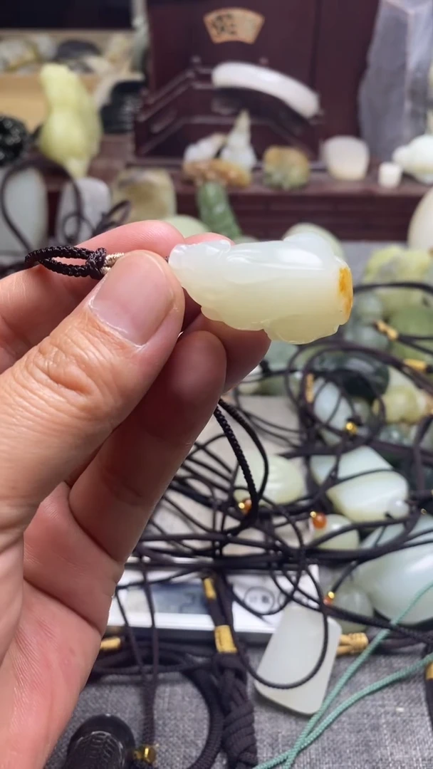 颈饰未镶嵌和田玉貔貅
