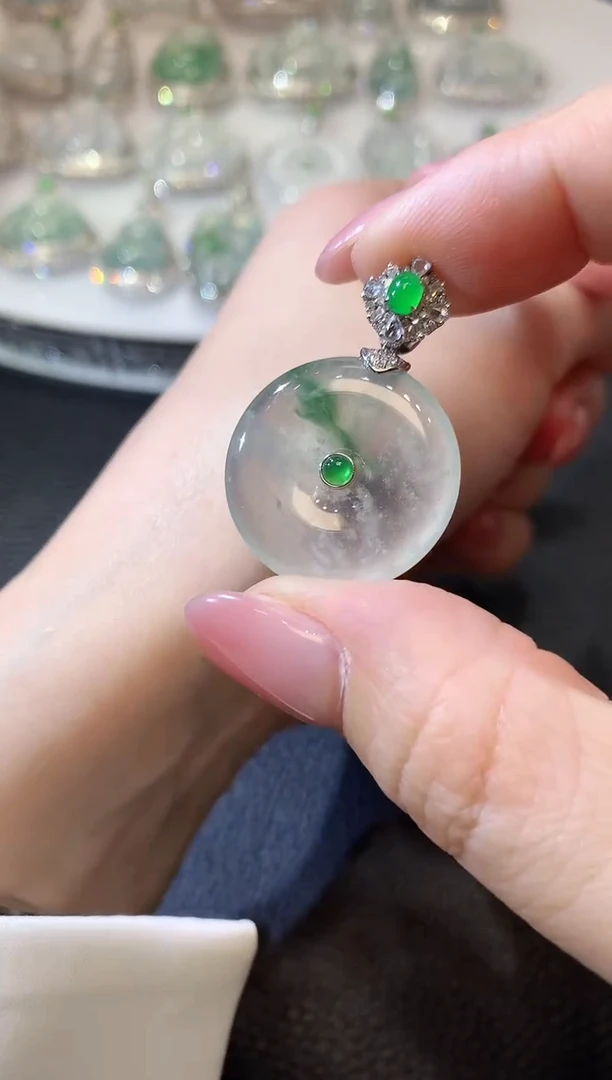 【闪购商品】翡翠吊坠(不含链)18K金镶嵌A47 