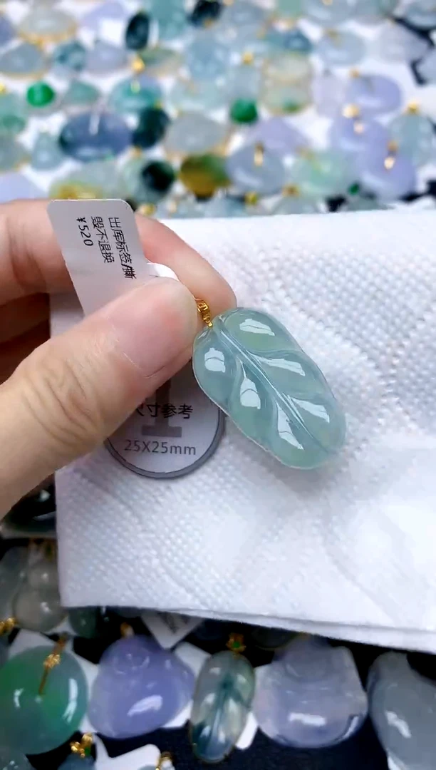 颈饰18K金镶嵌翡翠天然A货翡翠