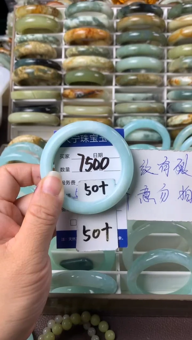 【闪购商品】蛇纹石玉手镯未镶嵌7500