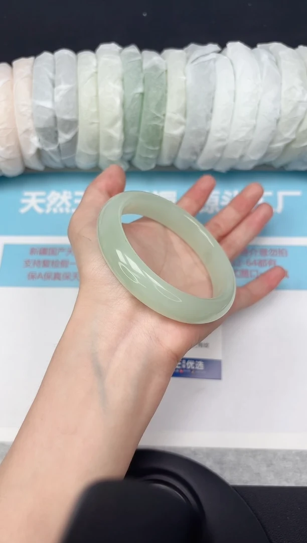 未镶嵌手镯石英质玉76-6263