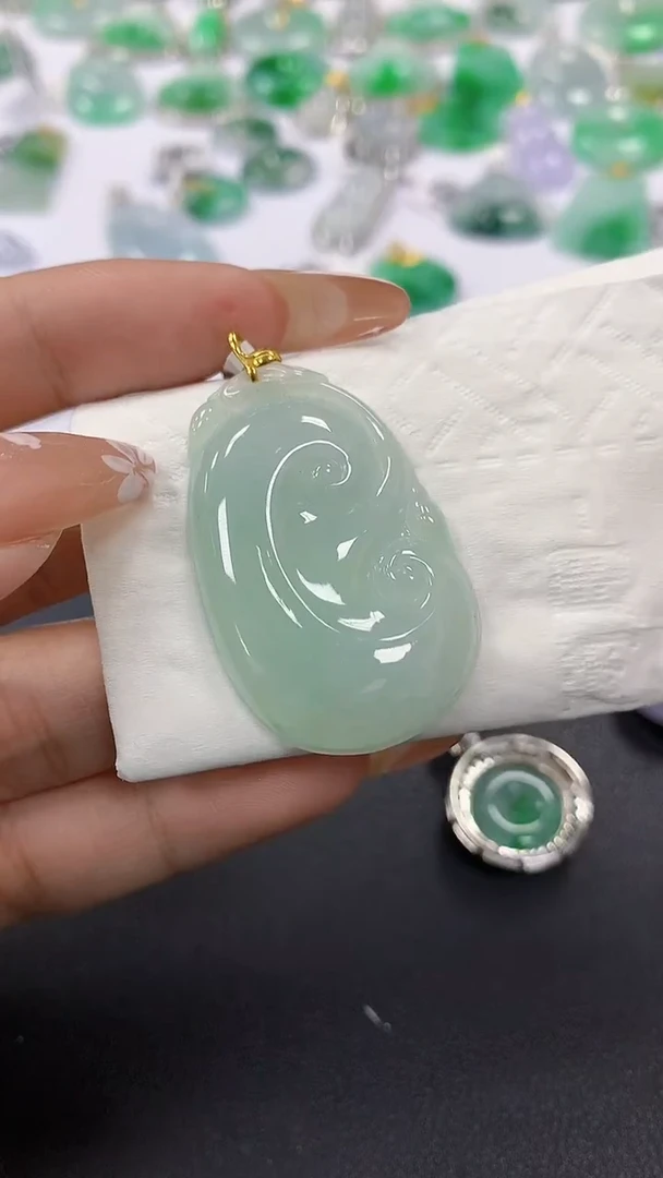 颈饰18K金镶嵌翡翠a货假一赔三支持复检百元上9元证书费自理