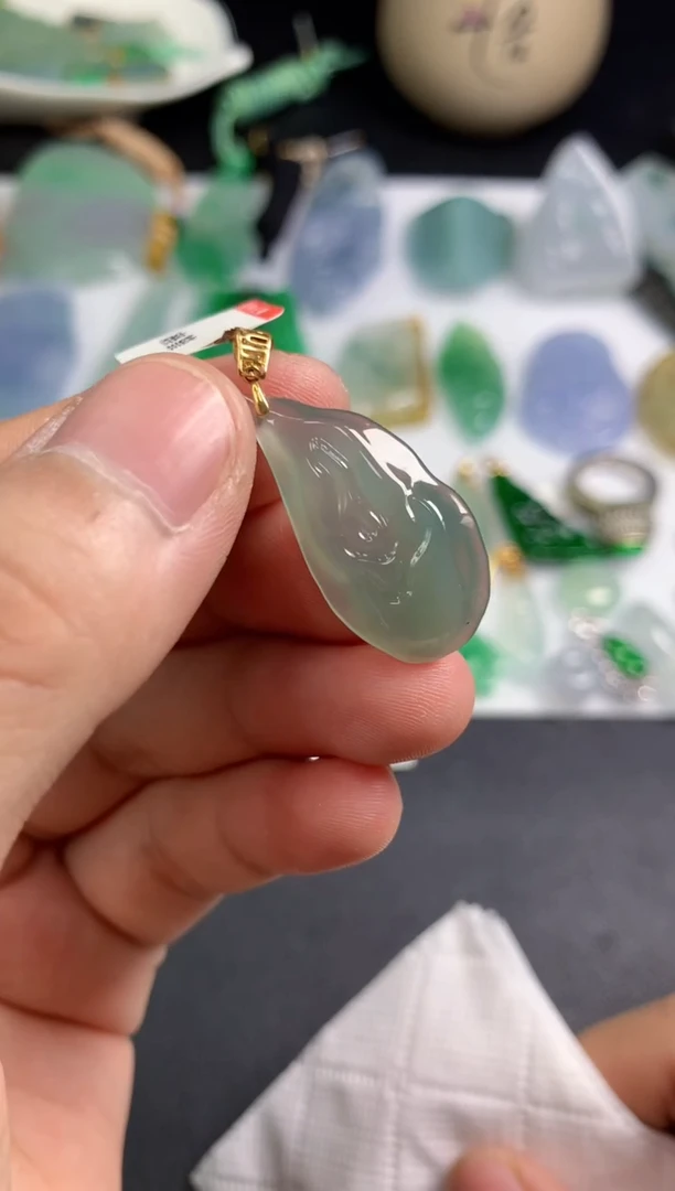 颈饰未镶嵌翡翠