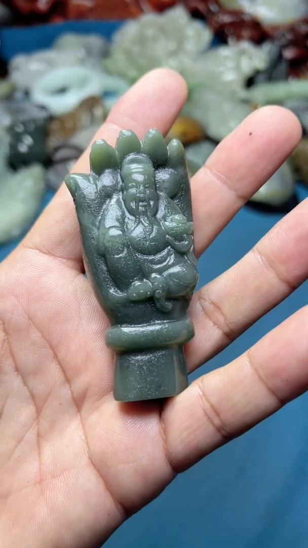 和田玉未镶嵌把件-