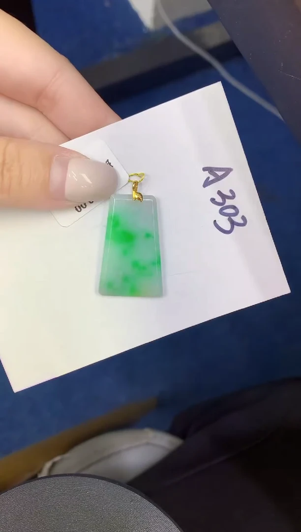 颈饰18K金镶嵌翡翠缅甸天然翡翠A货