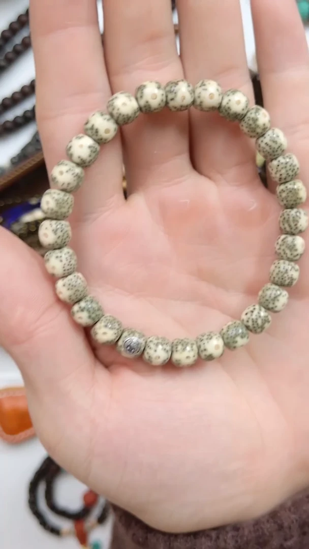 手串星月菩提石玉料绿包白黄金瞳8*7mm