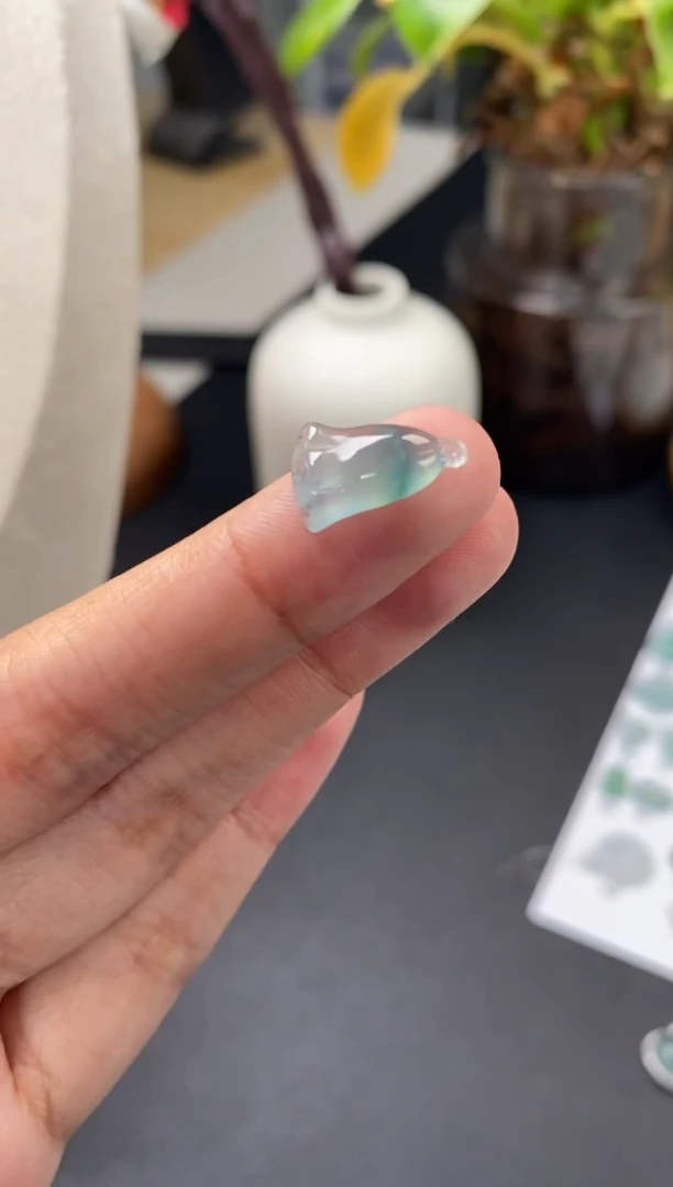 翡翠未镶嵌颈饰翡翠冰种莲蓬