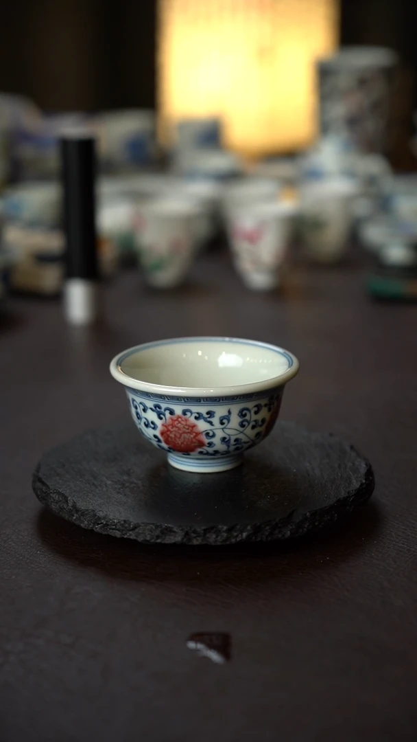 （小）全手工手绘原矿青花釉里红缠枝莲压手杯