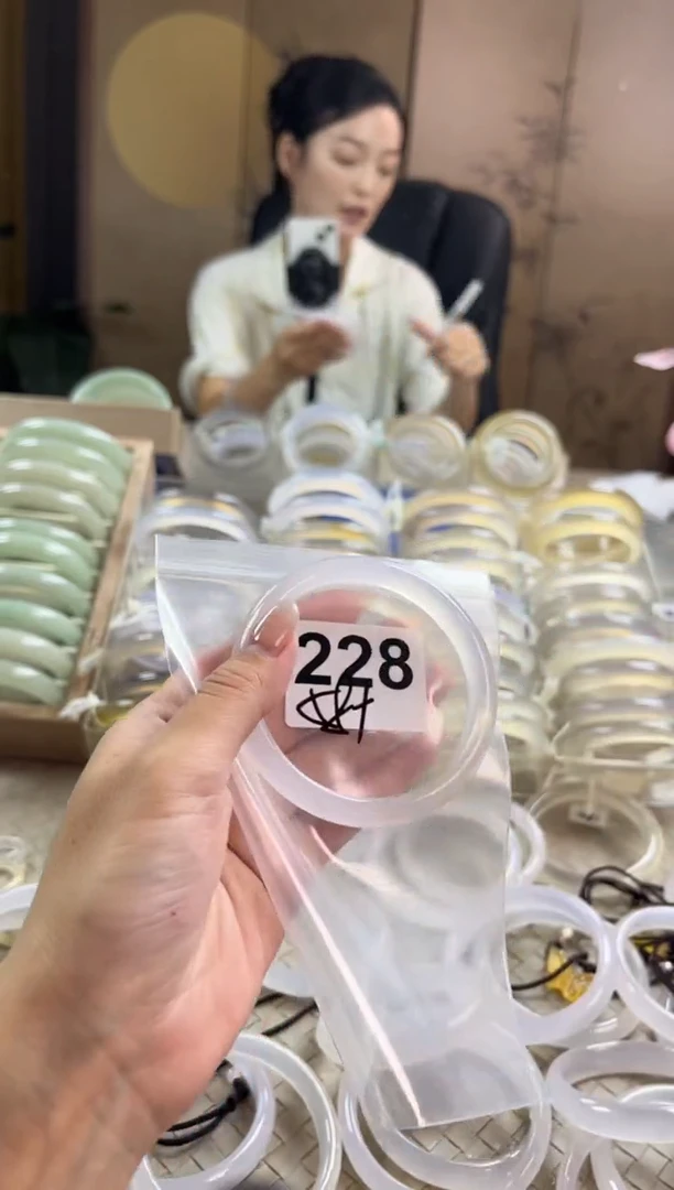 手镯玛瑙/玉髓未镶嵌228