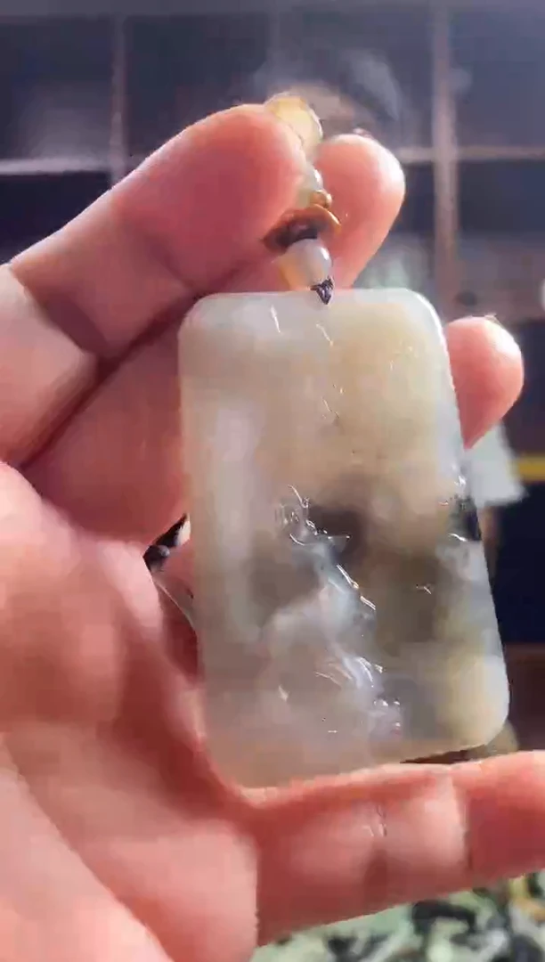 未镶嵌蛇纹石玉吊坠