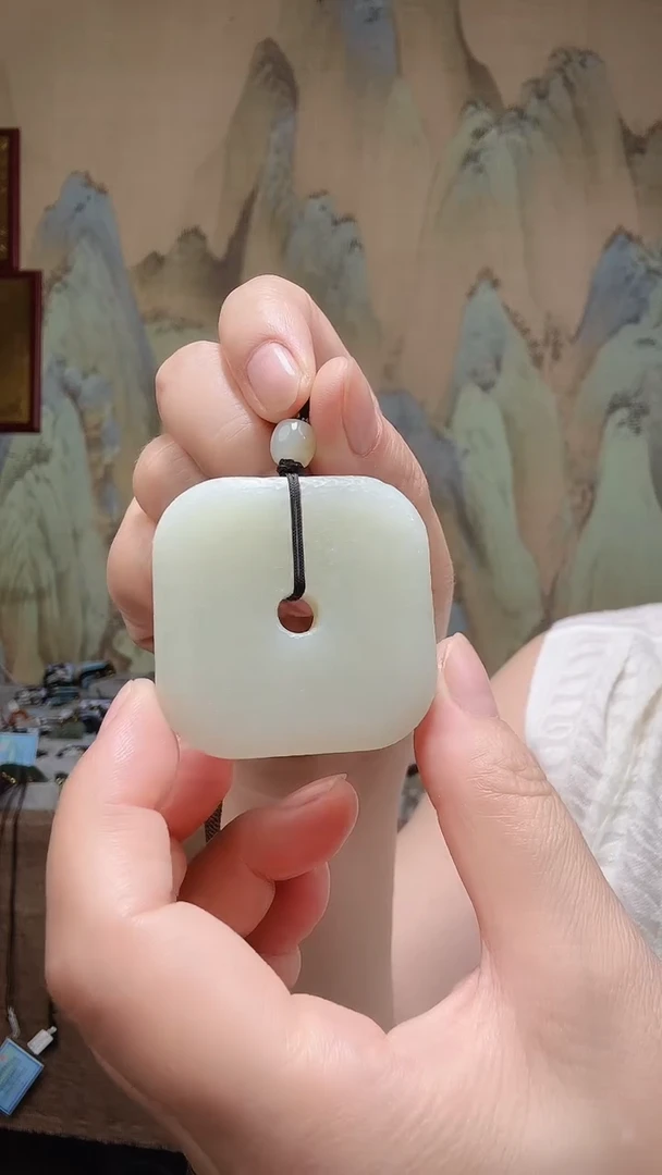 和田玉未镶嵌颈饰.