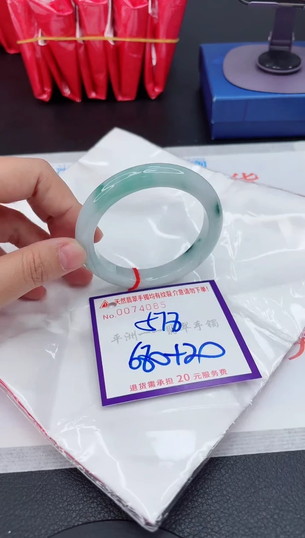 翡翠手镯未镶嵌1