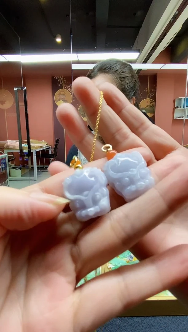 颈饰未镶嵌翡翠吊坠多样性发其一