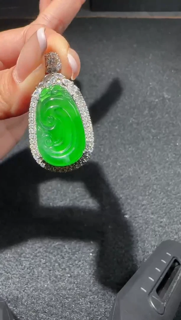 【闪购商品】翡翠吊坠(赠链)未镶嵌6657多样性发货拍一发一