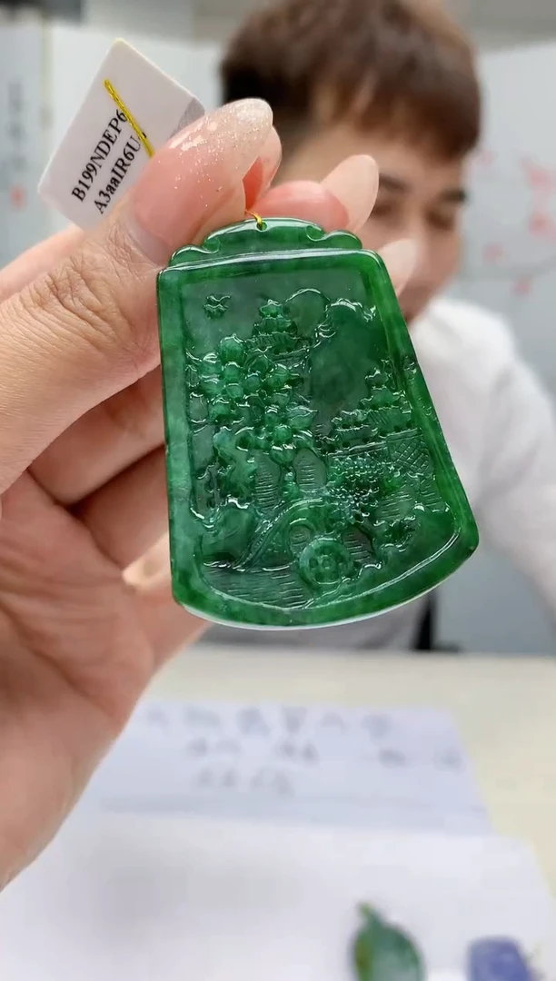 【闪购商品】定制翡翠未镶嵌4868MM-毛货挂件310
