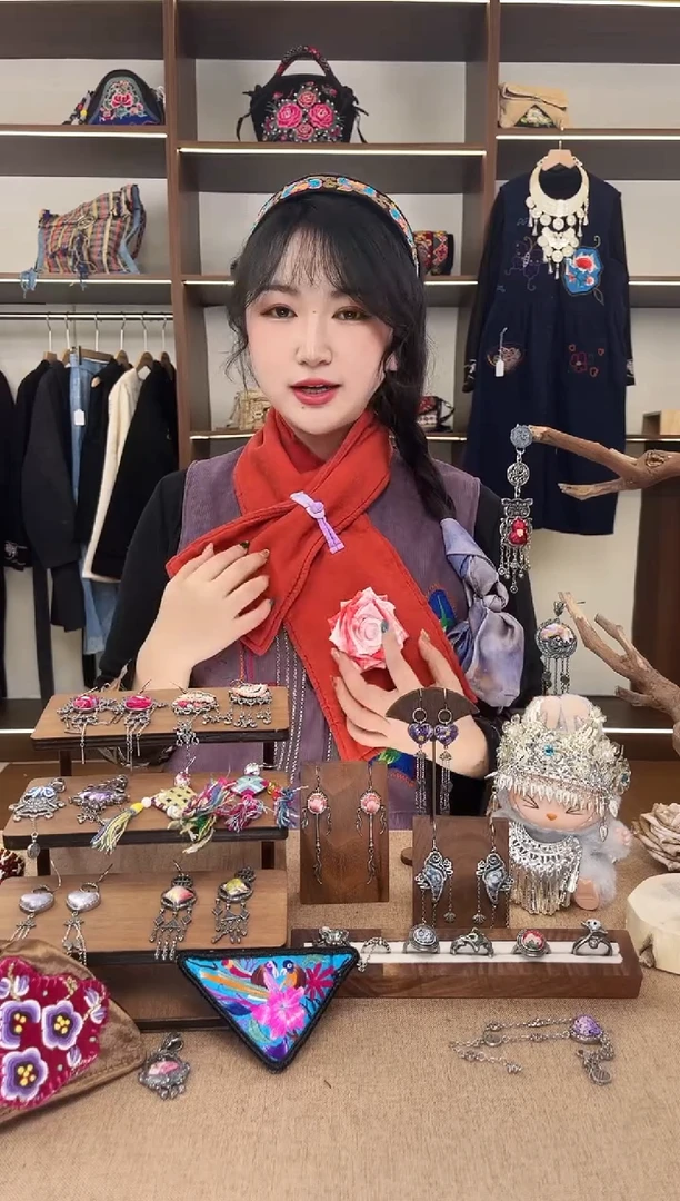 织绣A13黔东南苗族刺绣 围巾+红色花花