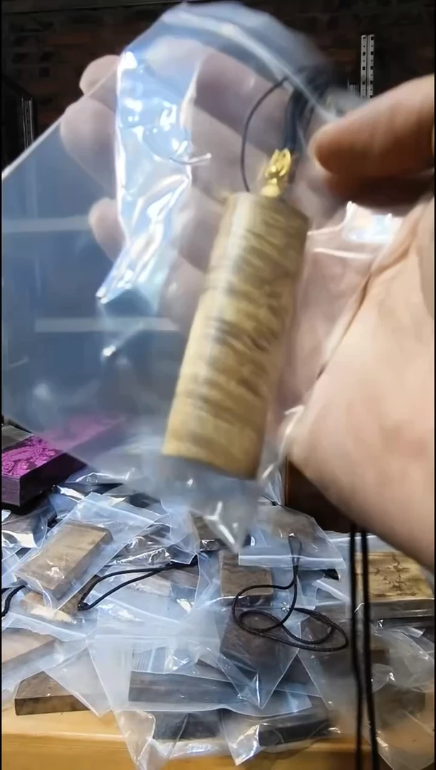 金丝楠无事牌手把件