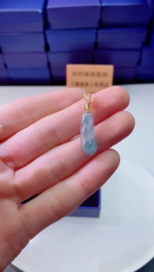 翡翠未镶嵌颈饰