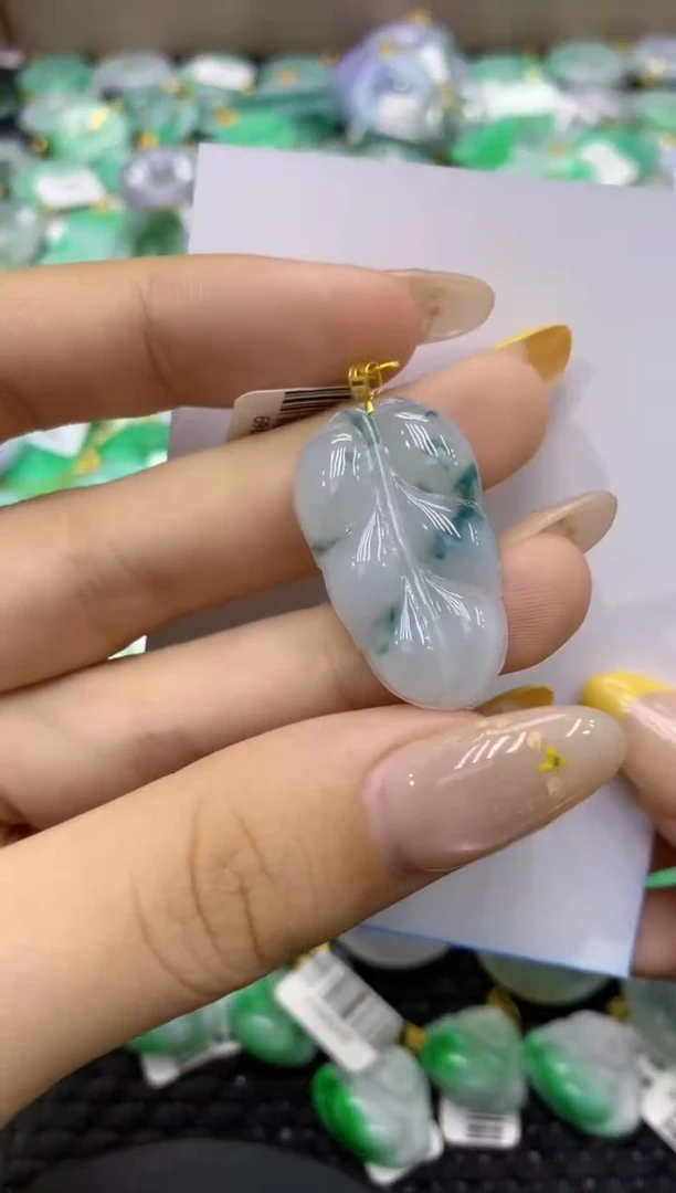 颈饰18K金镶嵌翡翠天然缅甸翡翠A货