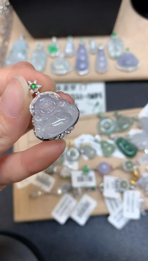 【闪购商品】翡翠颈饰18K金镶嵌佛公【无服务费】