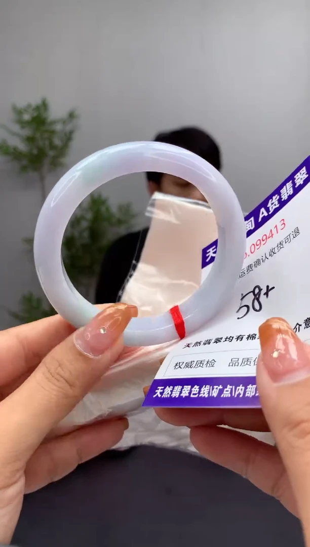 未镶嵌手镯翡翠有纹，完美者勿拍