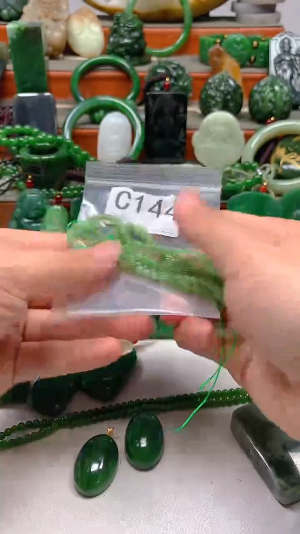 和田玉未镶嵌颈饰1