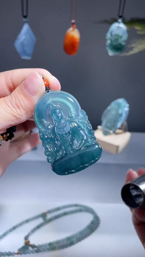 颈饰未镶嵌翡翠观音