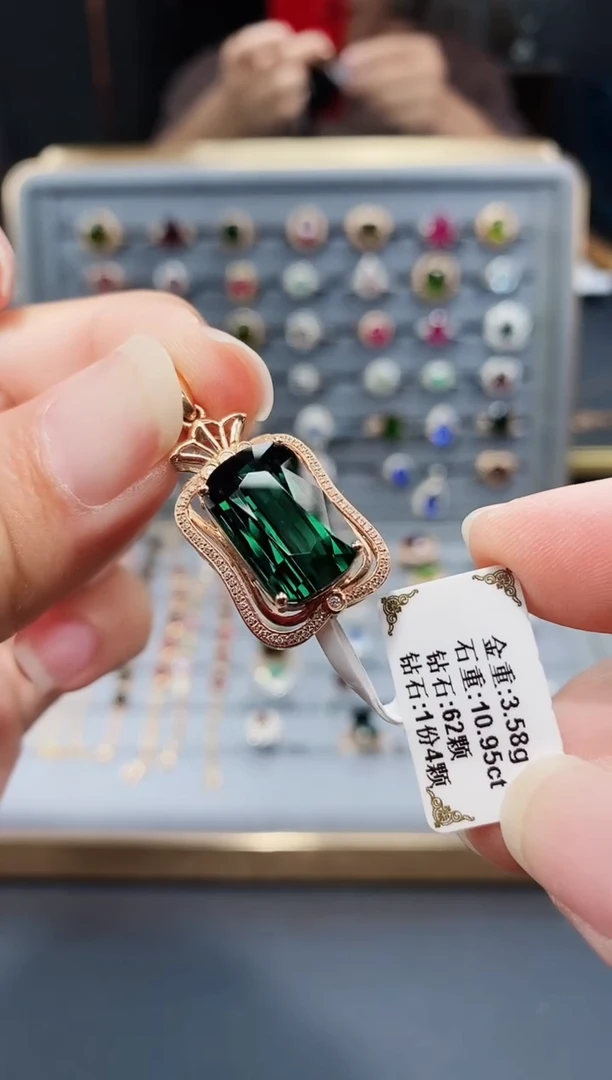 18K金镶嵌颈饰碧玺10.95.