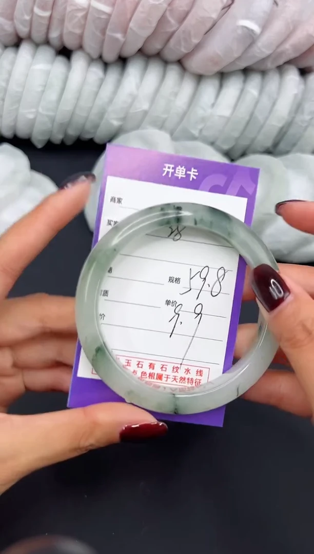未镶嵌手镯石英质玉手镯