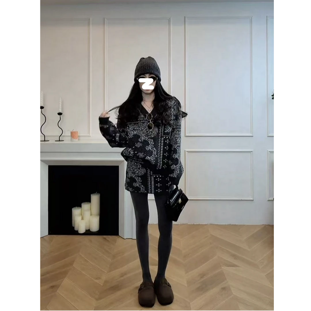 2025复古图腾撞色V领毛衣短裙套装秋冬小众设计感时尚显瘦两件套