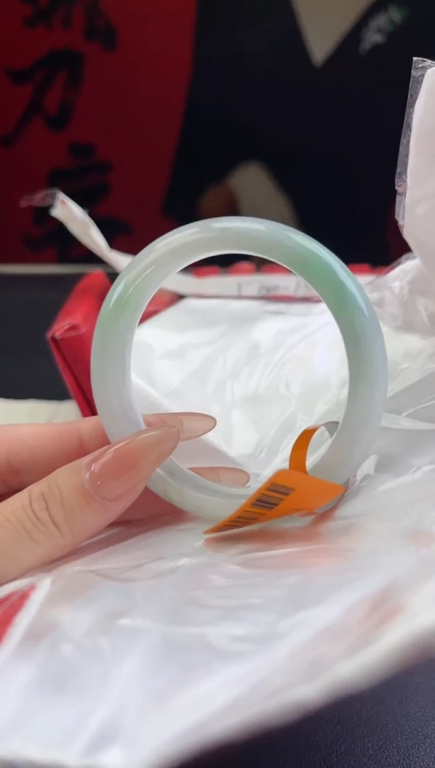 【闪购商品】翡翠手镯未镶嵌3翡翠手镯(微瑕）