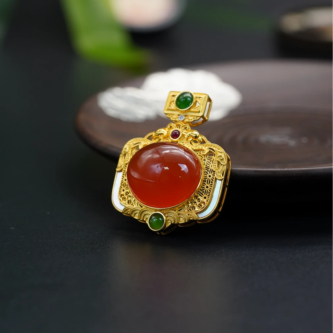 【石缘居珠宝】18K金镶嵌佩戴时尚个性款南红冰红鸽子蛋吊坠 D10-36