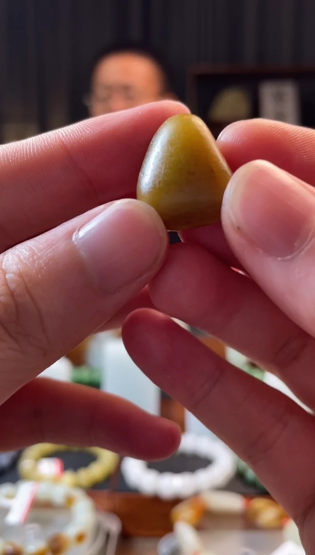 和田玉未镶嵌吊坠(不含链)原石8.3g