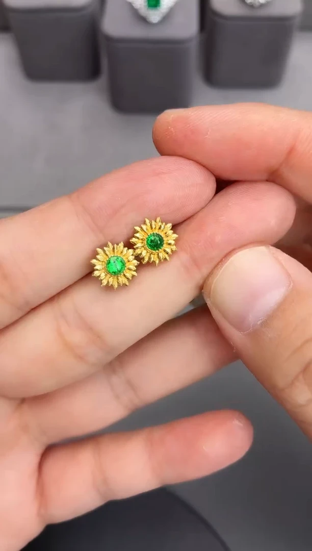 18K金镶嵌耳钉石榴石（沙弗莱）0.33ct/双十一清货价