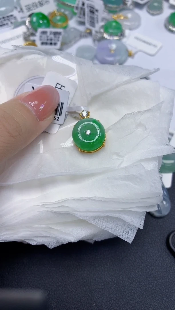 颈饰未镶嵌翡翠天然缅甸翡翠A货多样性发一件
