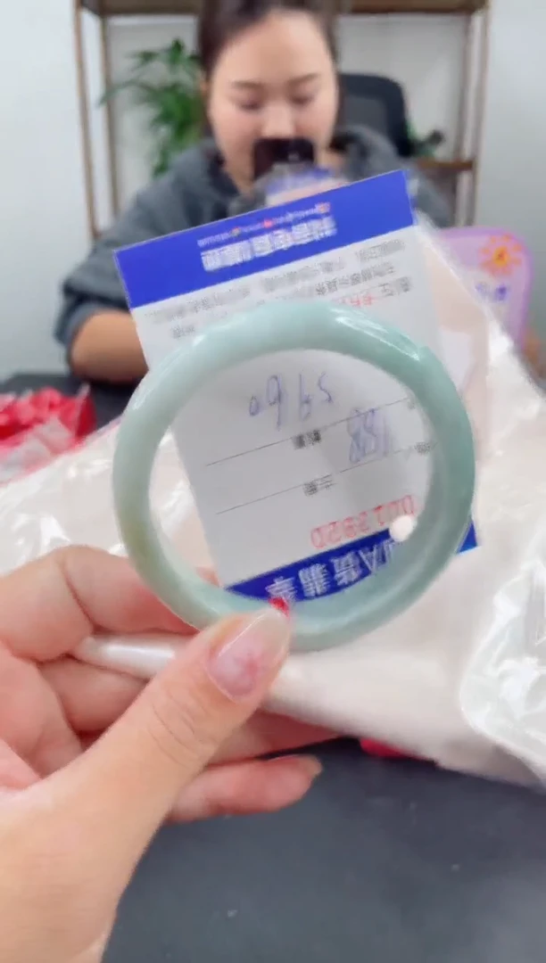 未镶嵌手镯翡翠