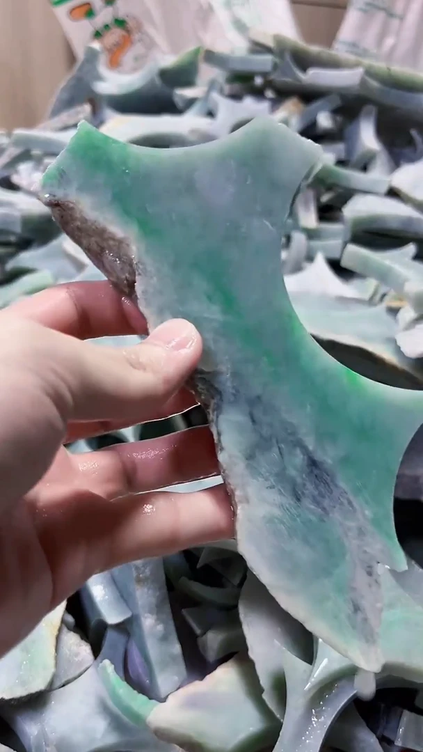 翡翠裸石缅甸翡翠A货文7815