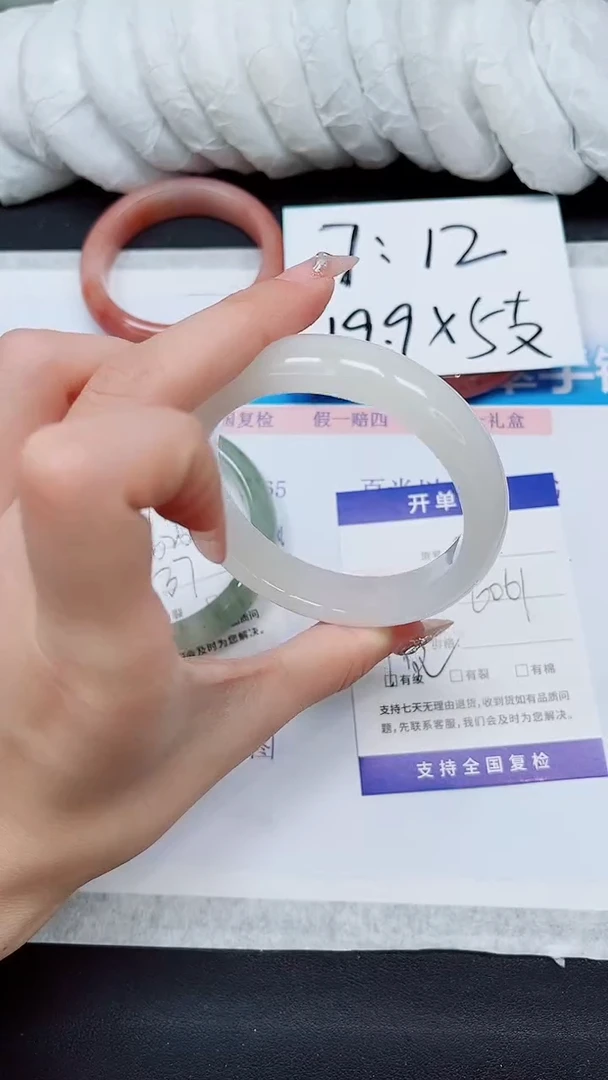 【闪购商品】石英质玉手镯未镶嵌A73-60*61